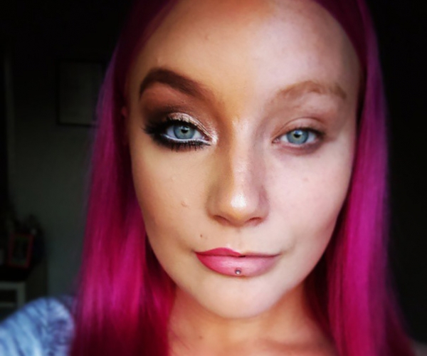 Renkli Gözlüler İçin Makyaj